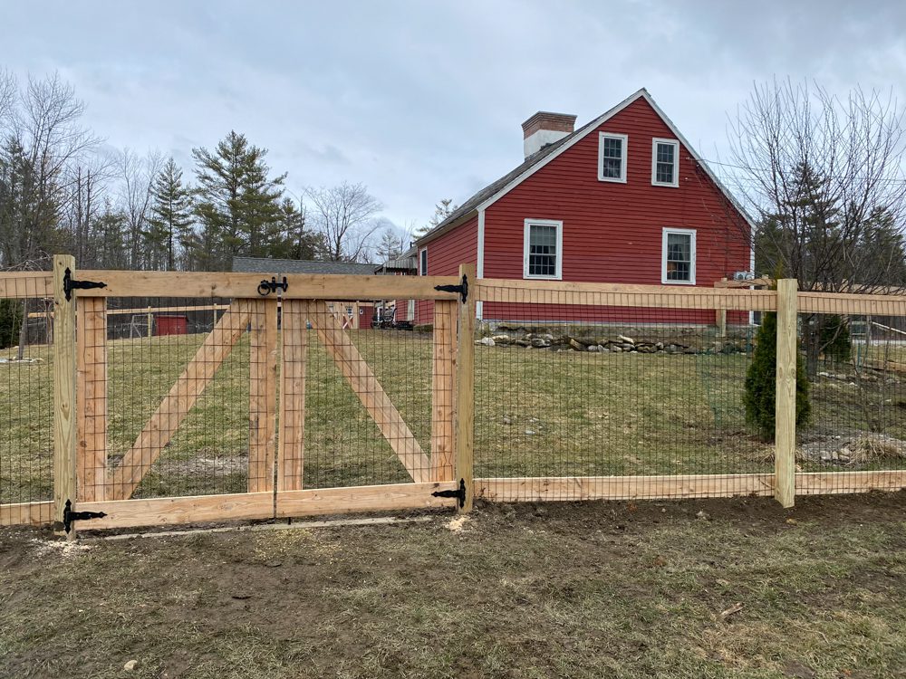 Post & Wire Fences, Servicing VT, NY, and NH
